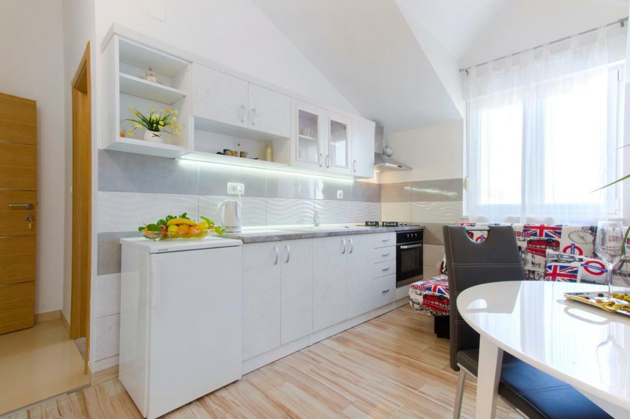 Apartmani Skelin***/**** Kaštela エクステリア 写真