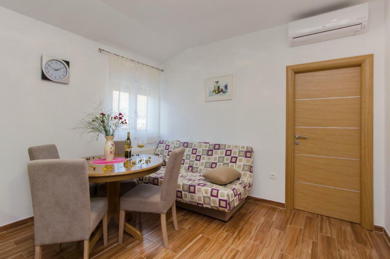 Apartmani Skelin***/**** Kaštela エクステリア 写真