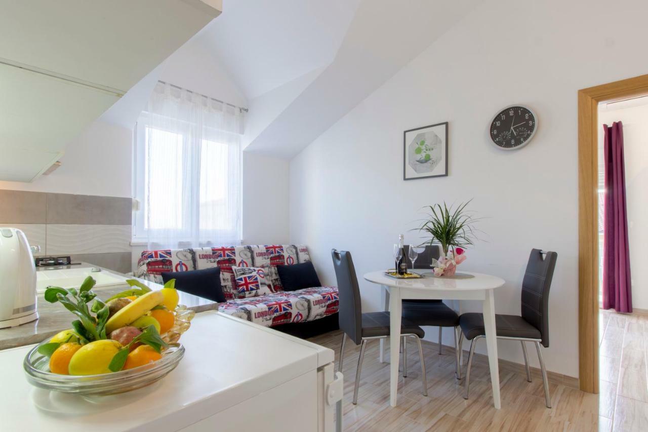 Apartmani Skelin***/**** Kaštela エクステリア 写真